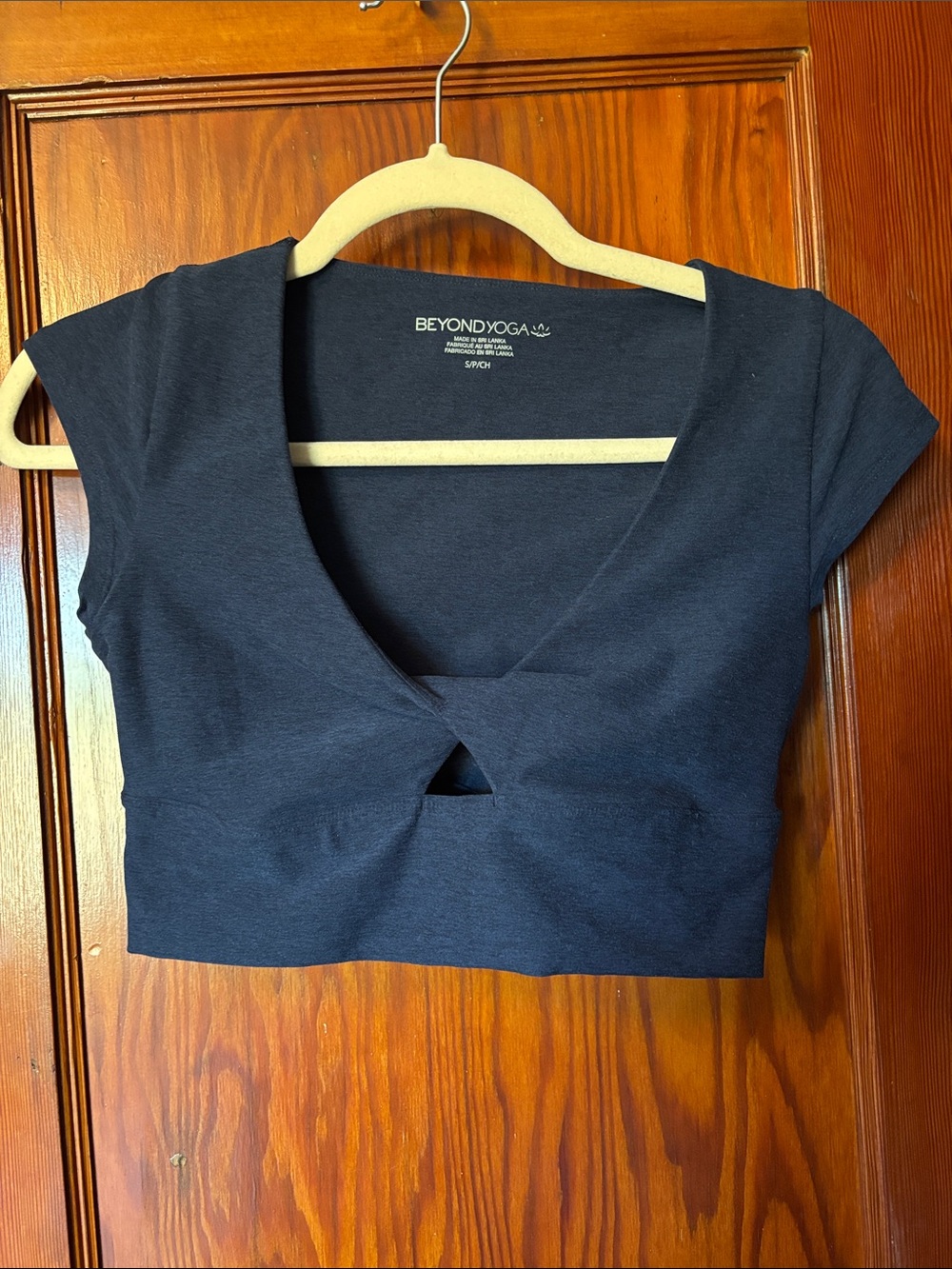 Beyond Yoga Navy Twist-Front Crop Top Size Small